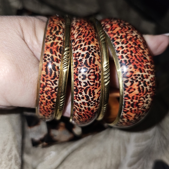 Silk Scarf approx. 60" x 20 inches, 5 matching bangles, Leopard Print, NWT - Picture 2 of 6